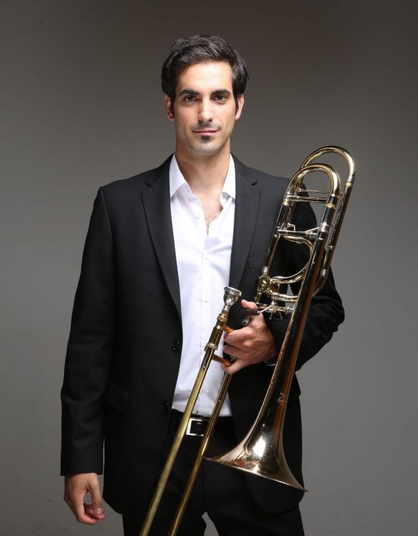 Adrián Castro clase deporte y musica